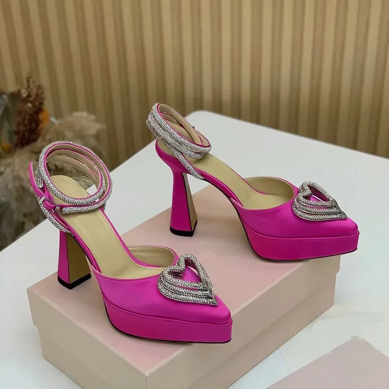 Sandal Dekorasi Cinta Kristal  - Leather Work Heels ulasan dan harga